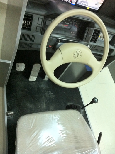 汽車駕駛模（mó）擬器