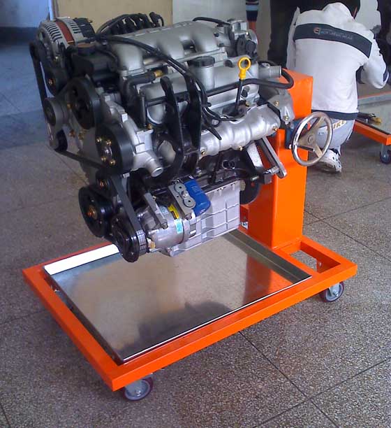 別克君威發（fā）動機附翻轉架